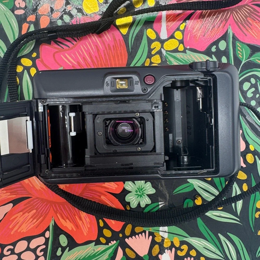 Pentax iqzoom 735